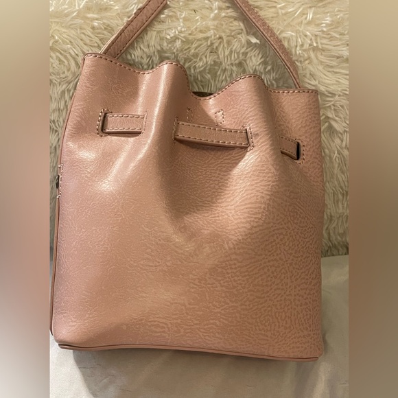 ❤️SOLD❤️ MATT & NAT Light Pink Grained Vegan Leather Bucket Bag - Picture 10 of 10